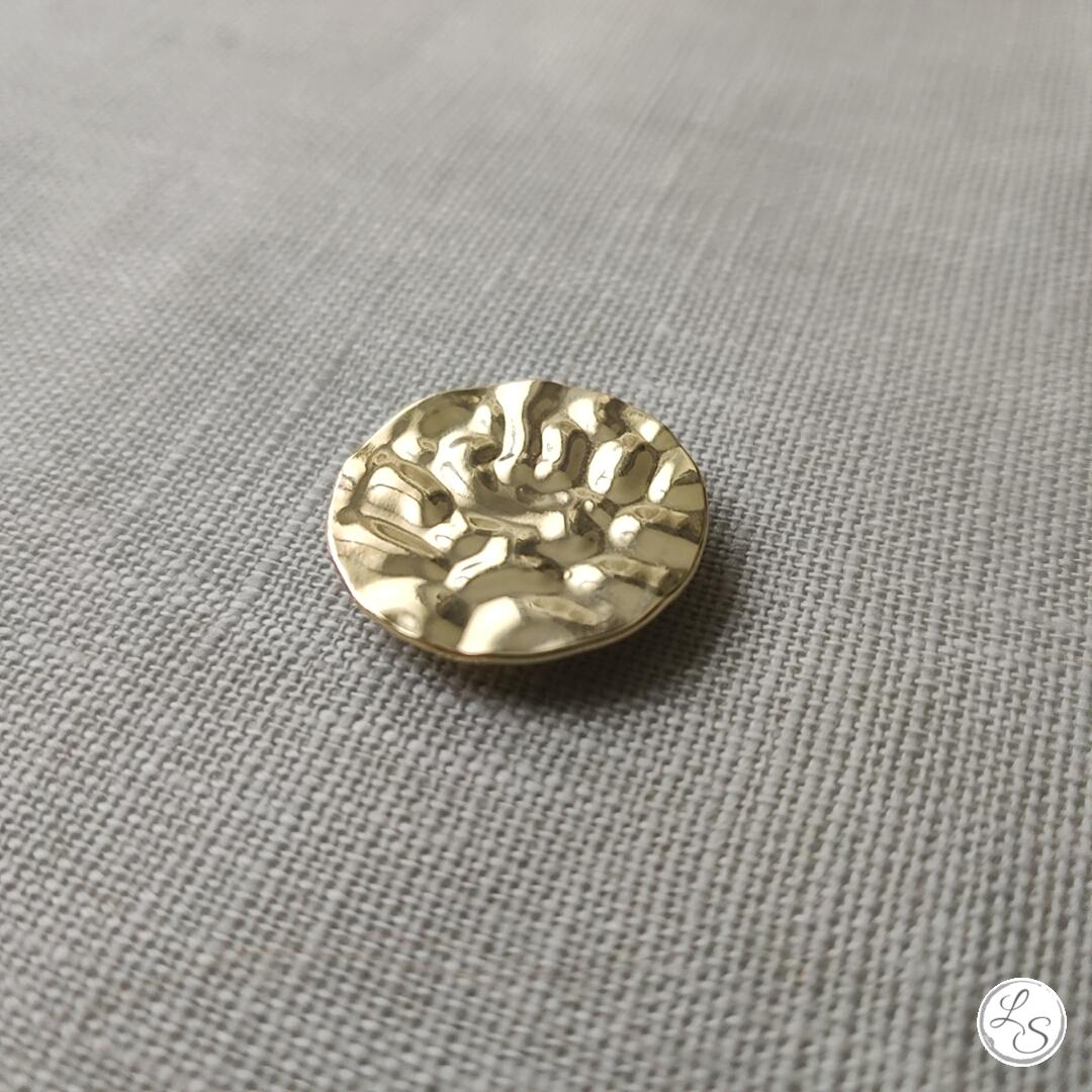 Broche aimantée "Dorée martelée"