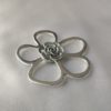 Broche aimantée "Porte lunettes double fleur argentée" – Image 2