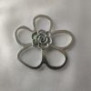 Broche aimantée "Porte lunettes double fleur argentée"
