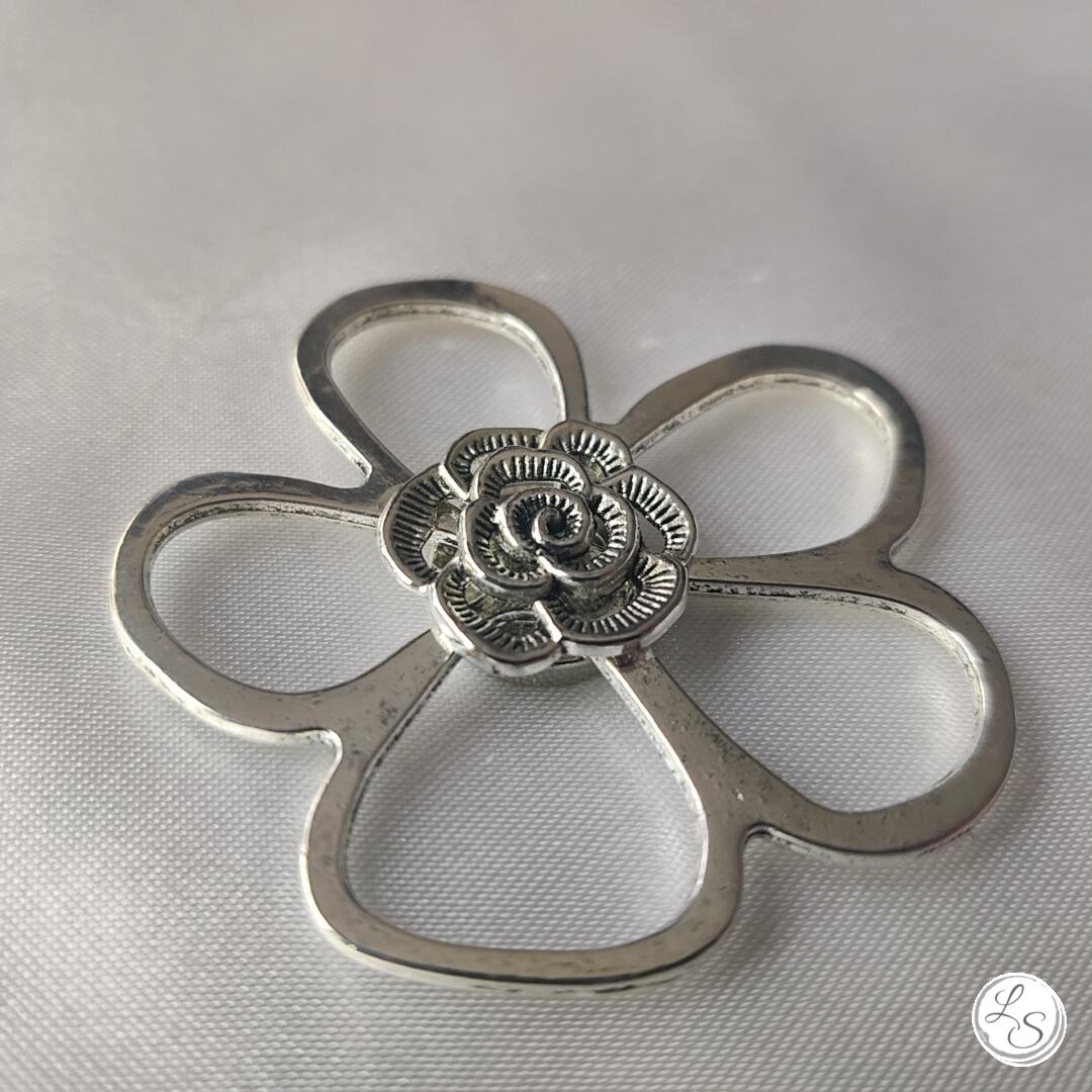 Broche aimantée "Porte lunettes double fleur argentée" – Image 4