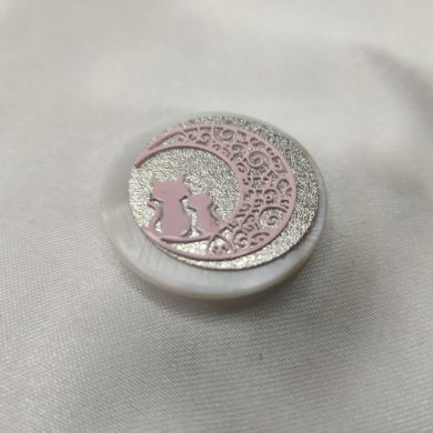 Broche aimantée "Duo chat rose argenté et nacre"