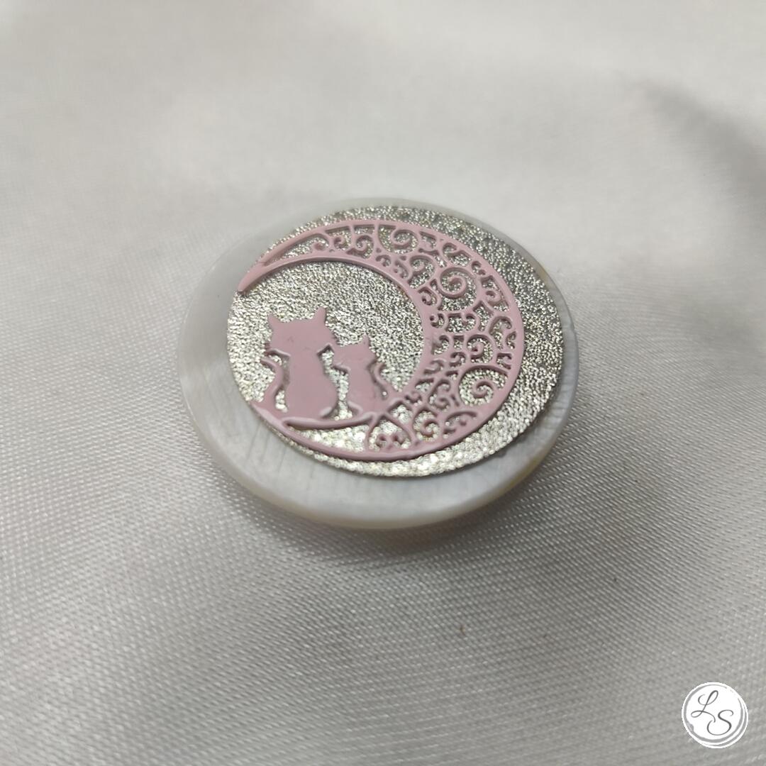 Broche aimantée "Duo chat rose argenté et nacre"