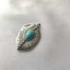 Broche aimantée "Feuille imitation turquoise"
