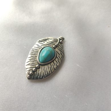 Broche aimantée "Feuille imitation turquoise"