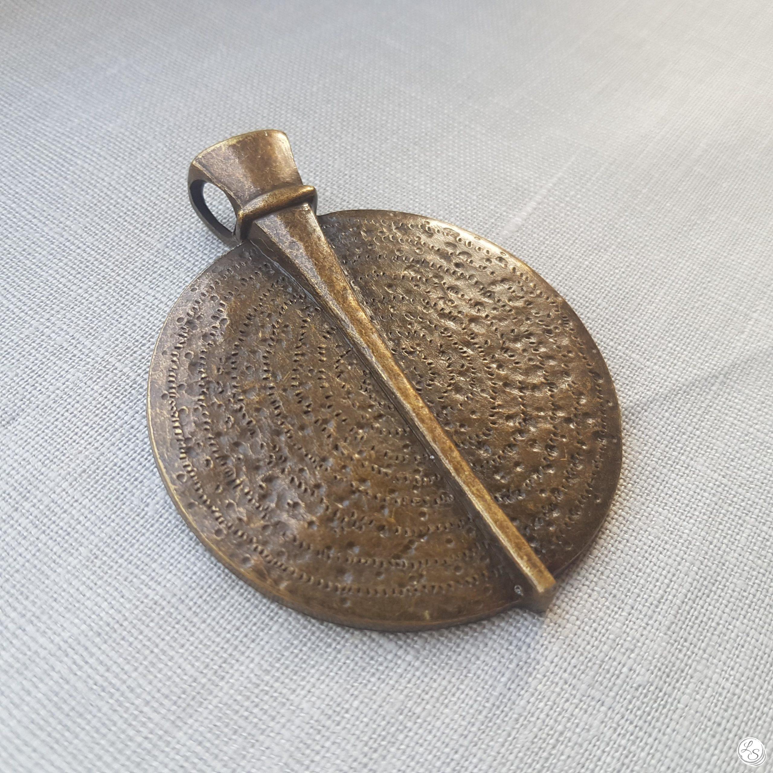 Broche aimantée "Grande Fibule bronze"
