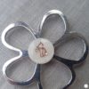 Broche aimantée "Porte lunettes fleur argent et chat or nacre" – Image 3