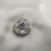 Broche aimantée "Petite fleur émaillée grise" – Image 2
