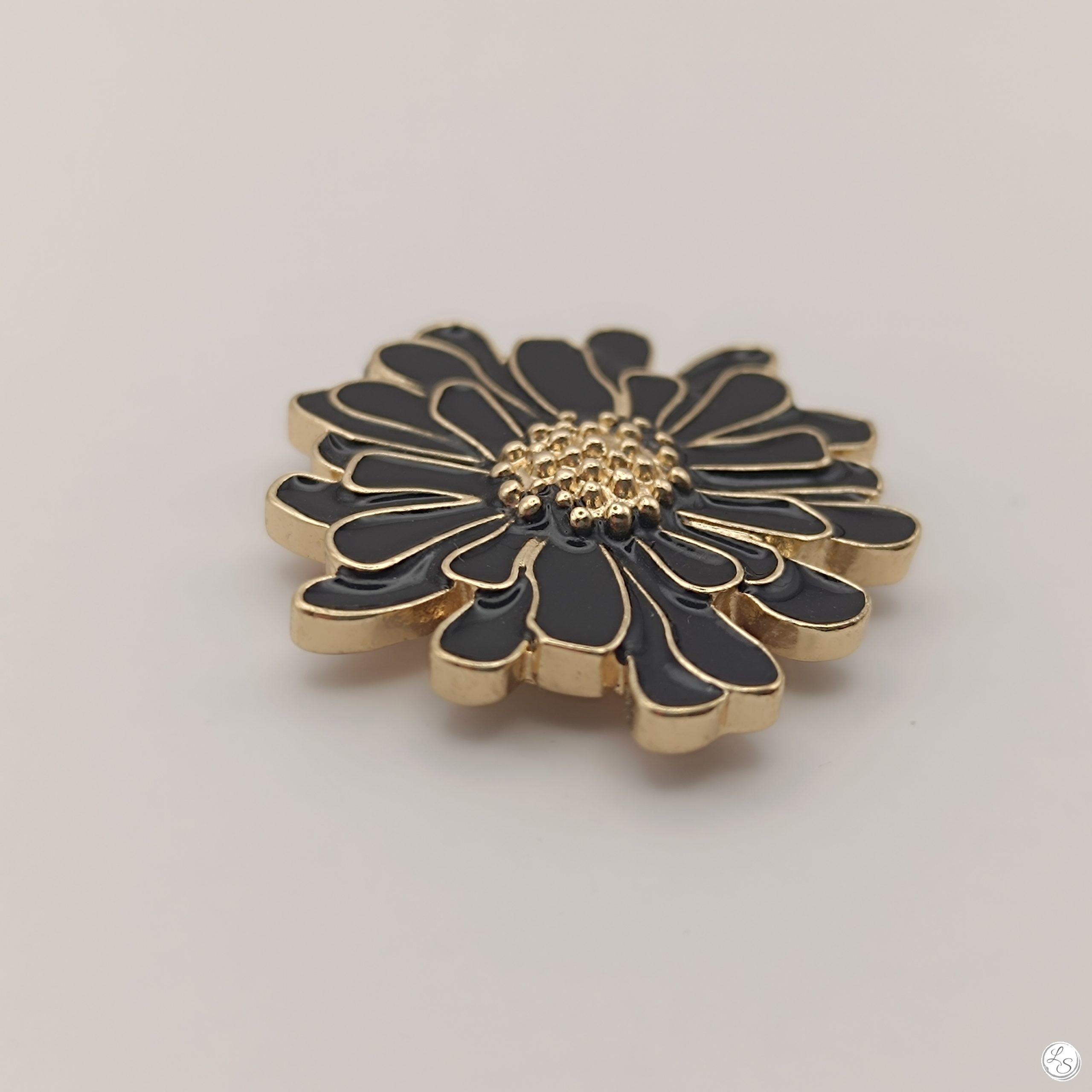 Broche aimantée "Fleur relief émaillée noire" – Image 3