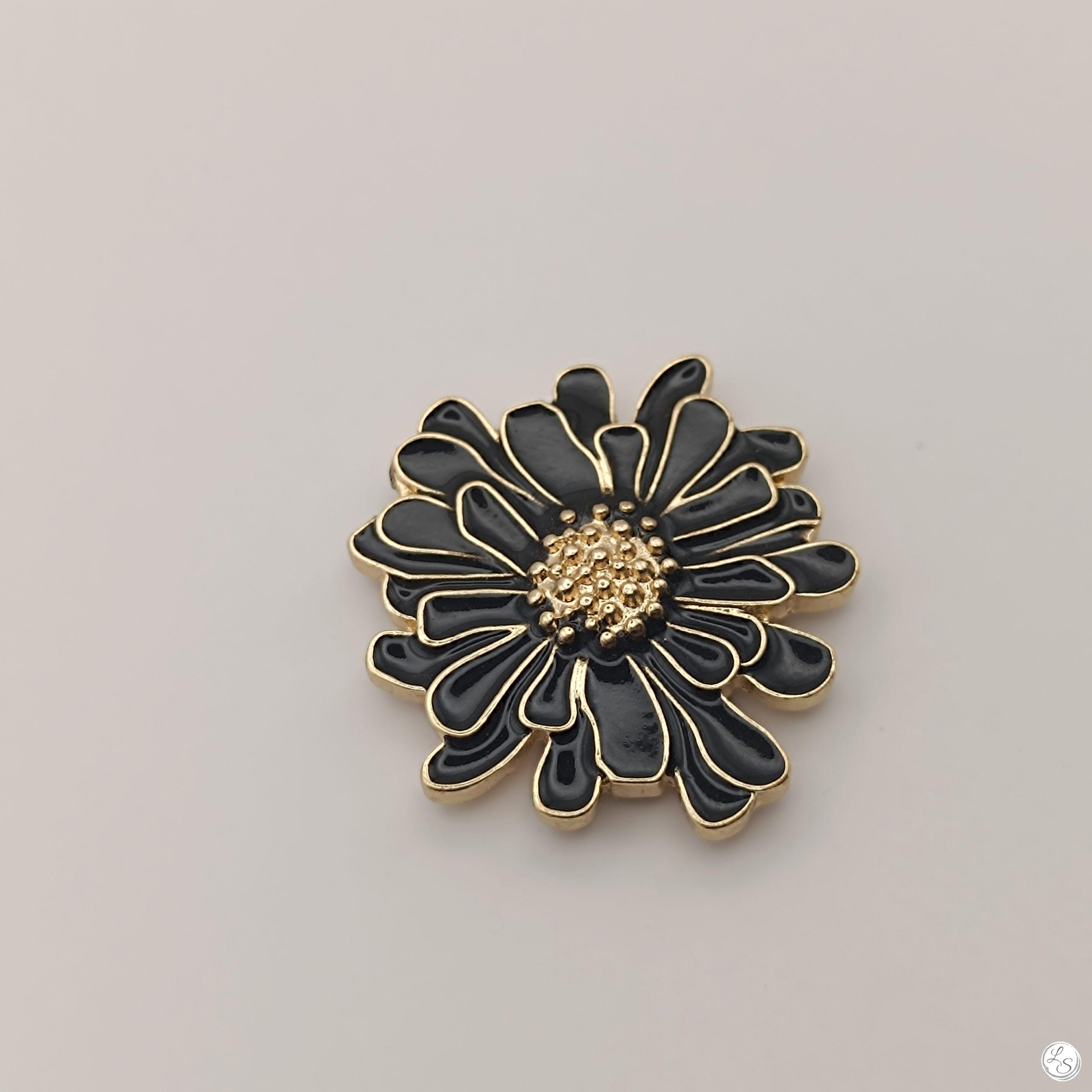Broche aimantée "Fleur relief émaillée noire" – Image 2