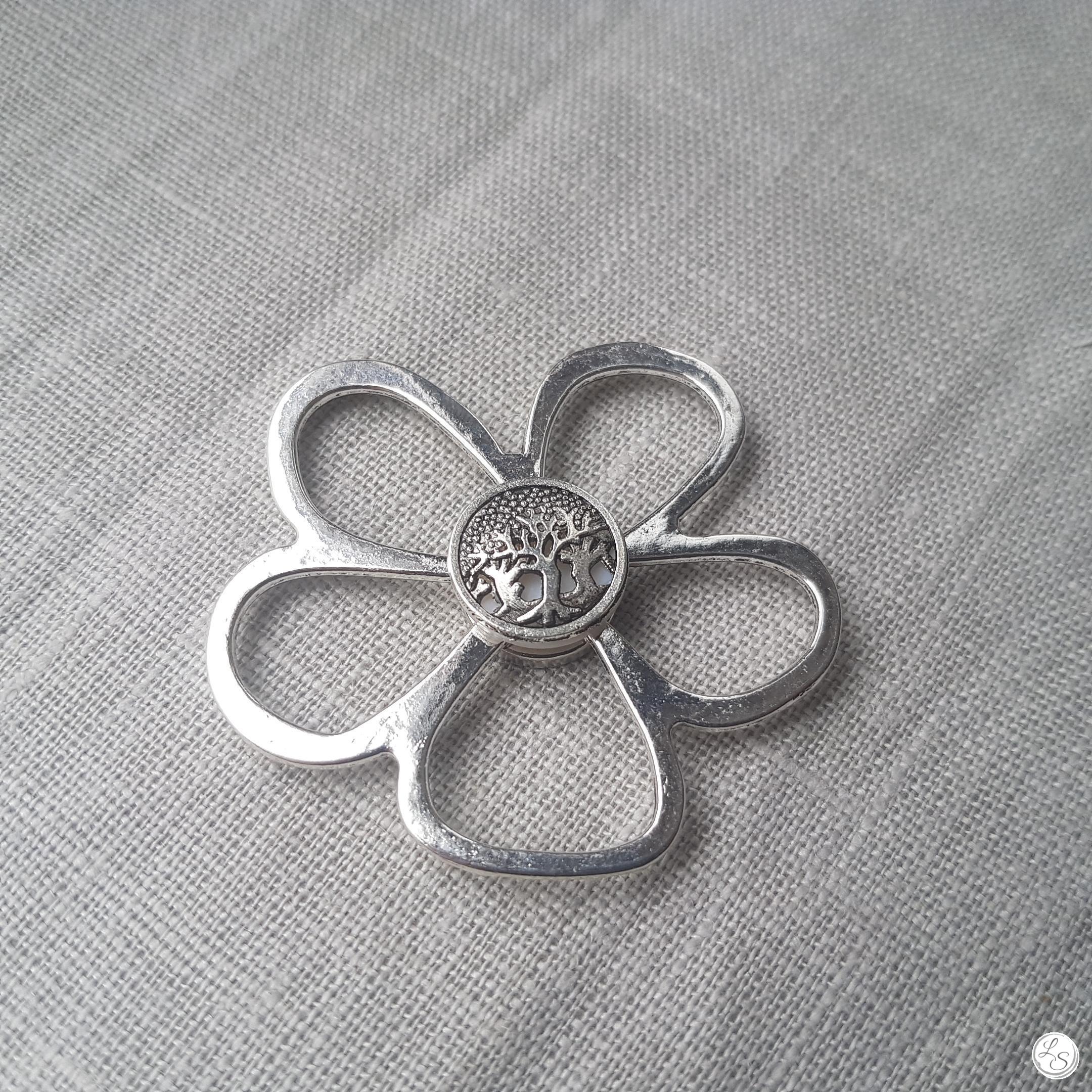 Broche aimantée "Porte lunettes fleur argent et ses arbres de vie"