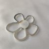 Broche aimantée "Porte lunettes fleur argentée nacre" – Image 2