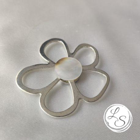 Broche aimantée "Porte lunettes fleur argentée nacre" – Image 2