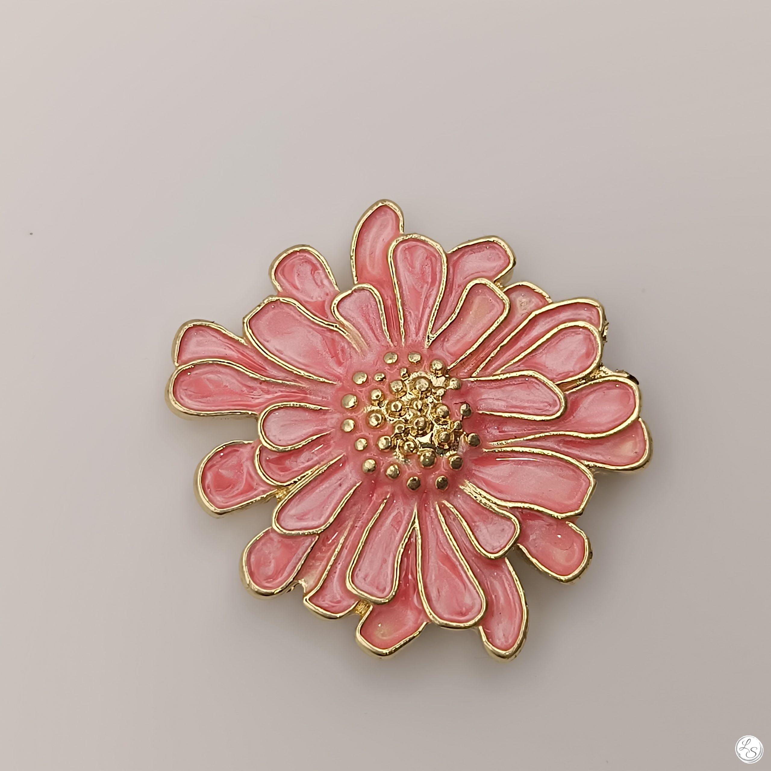 Broche aimantée "Fleur relief émaillée rose"