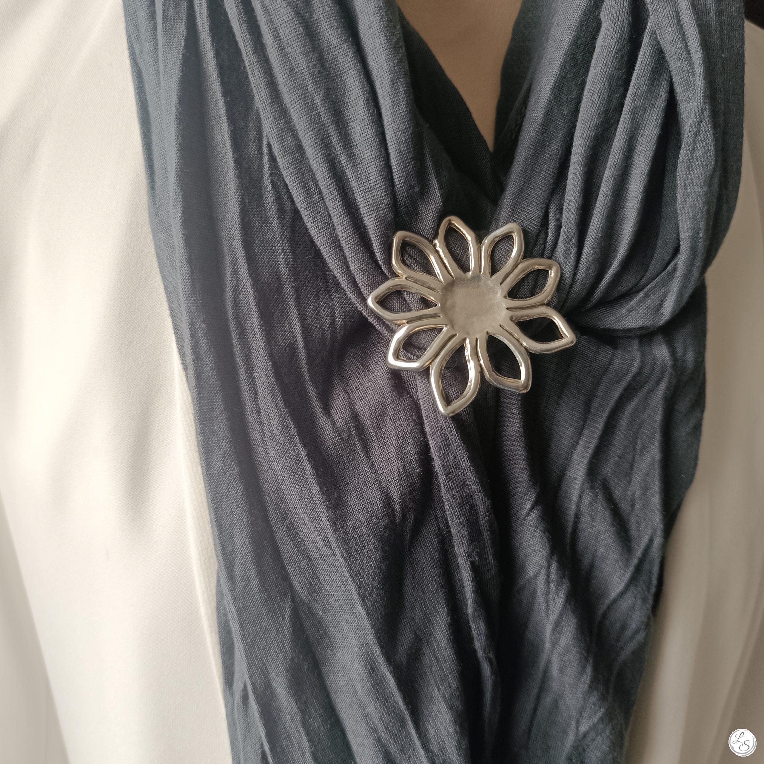 Broche aimantée "Fleur métal argenté zamak" Création