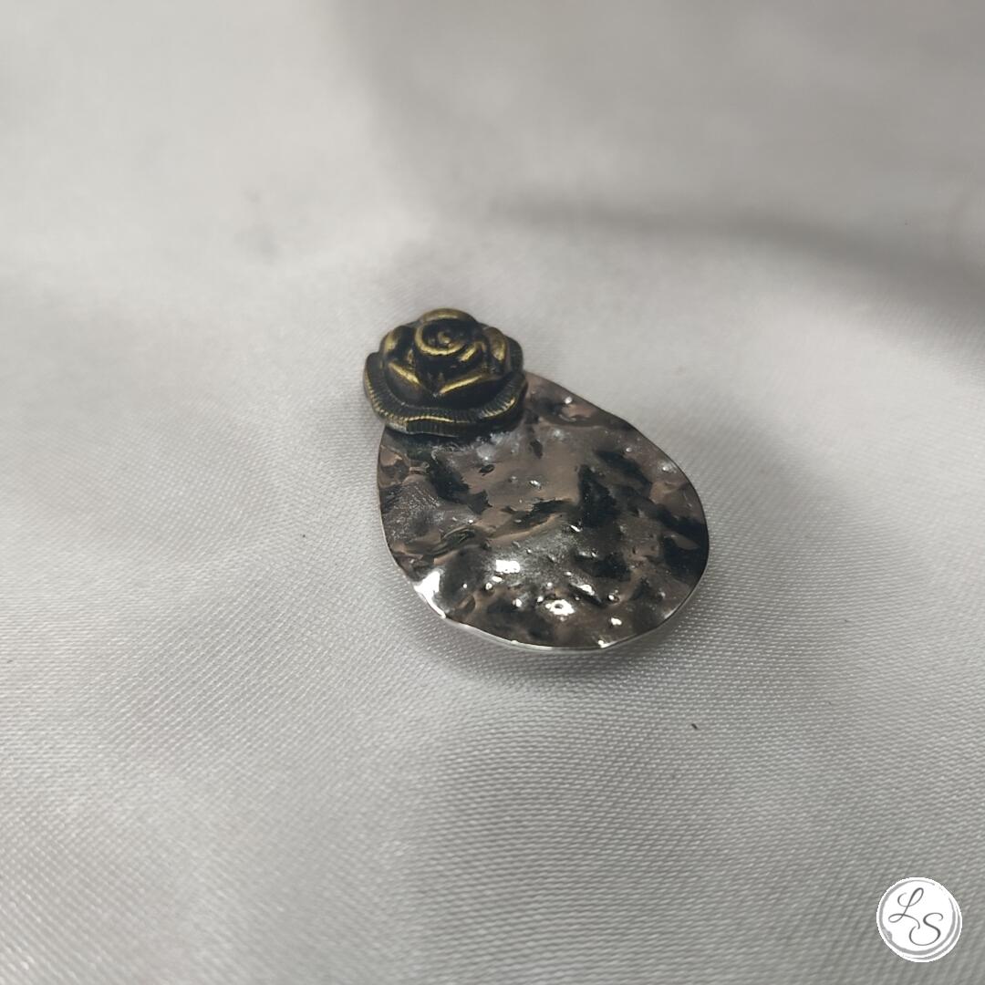 Broche aimantée "Goutte argentée avec sa fleur bronze" – Image 4
