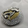 Broche aimantée  "Chat argenté sur bronze argenté " – Image 2