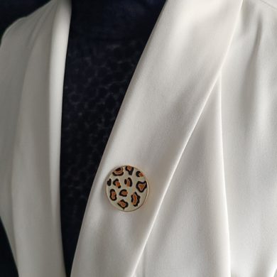 Broche aimantée "Médaillon Léopard doré crème"