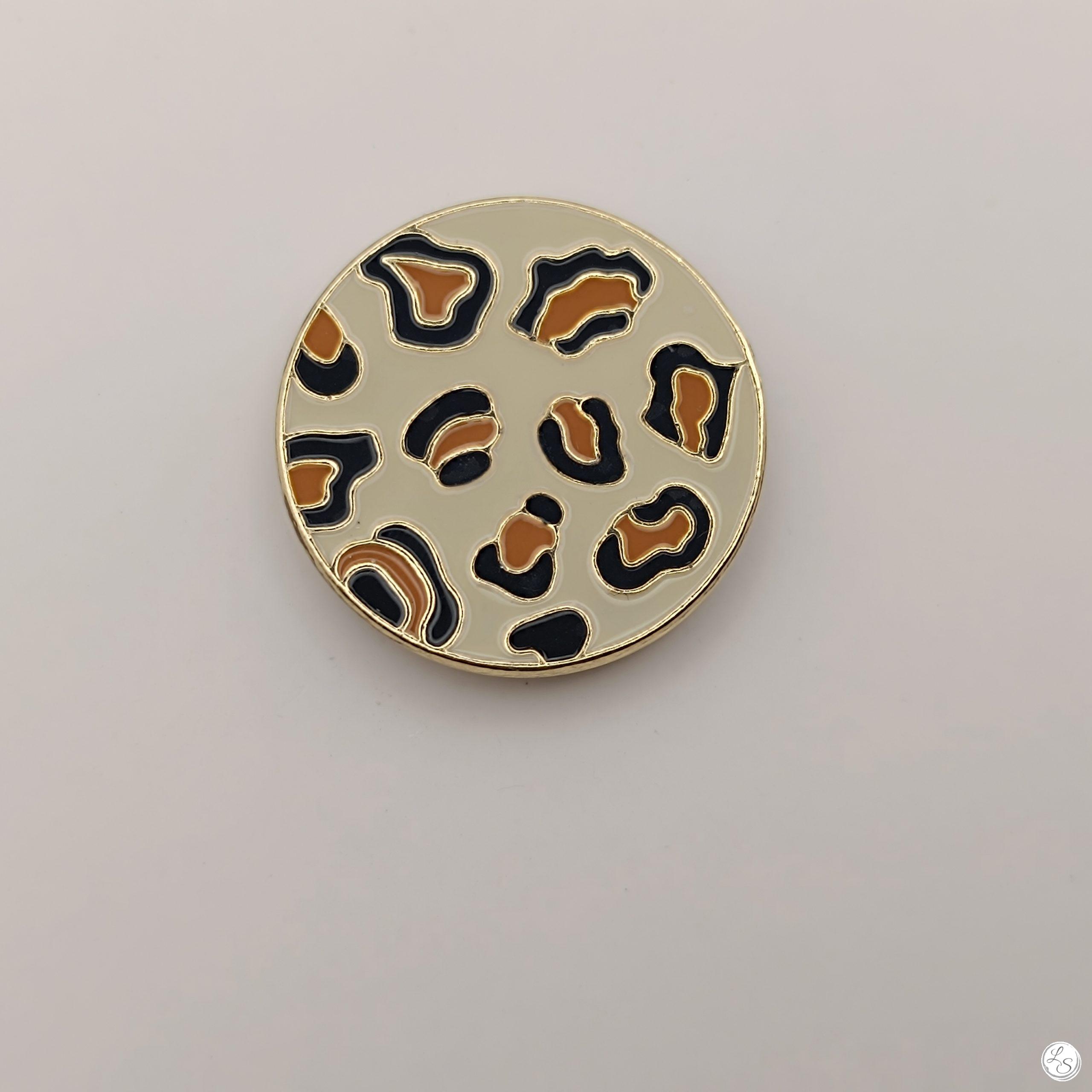 Broche aimantée "Médaillon Léopard doré crème" – Image 2