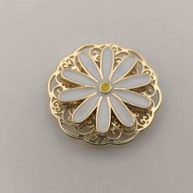 broche bijou aimante Marguerite dorée