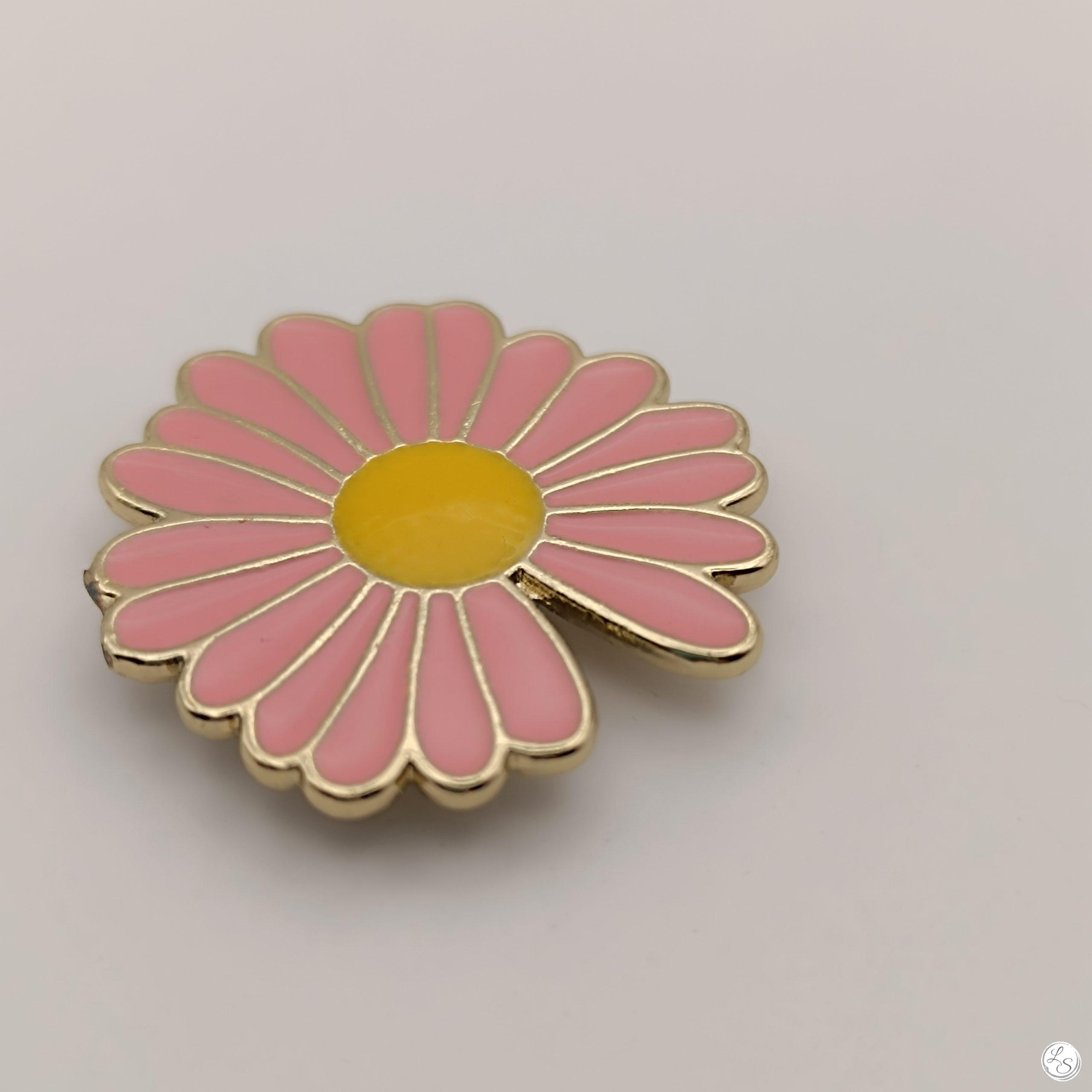 Broche aimantée "Marguerite émaillée rose" – Image 2