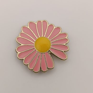 Broche aimantée "Marguerite émaillée rose"