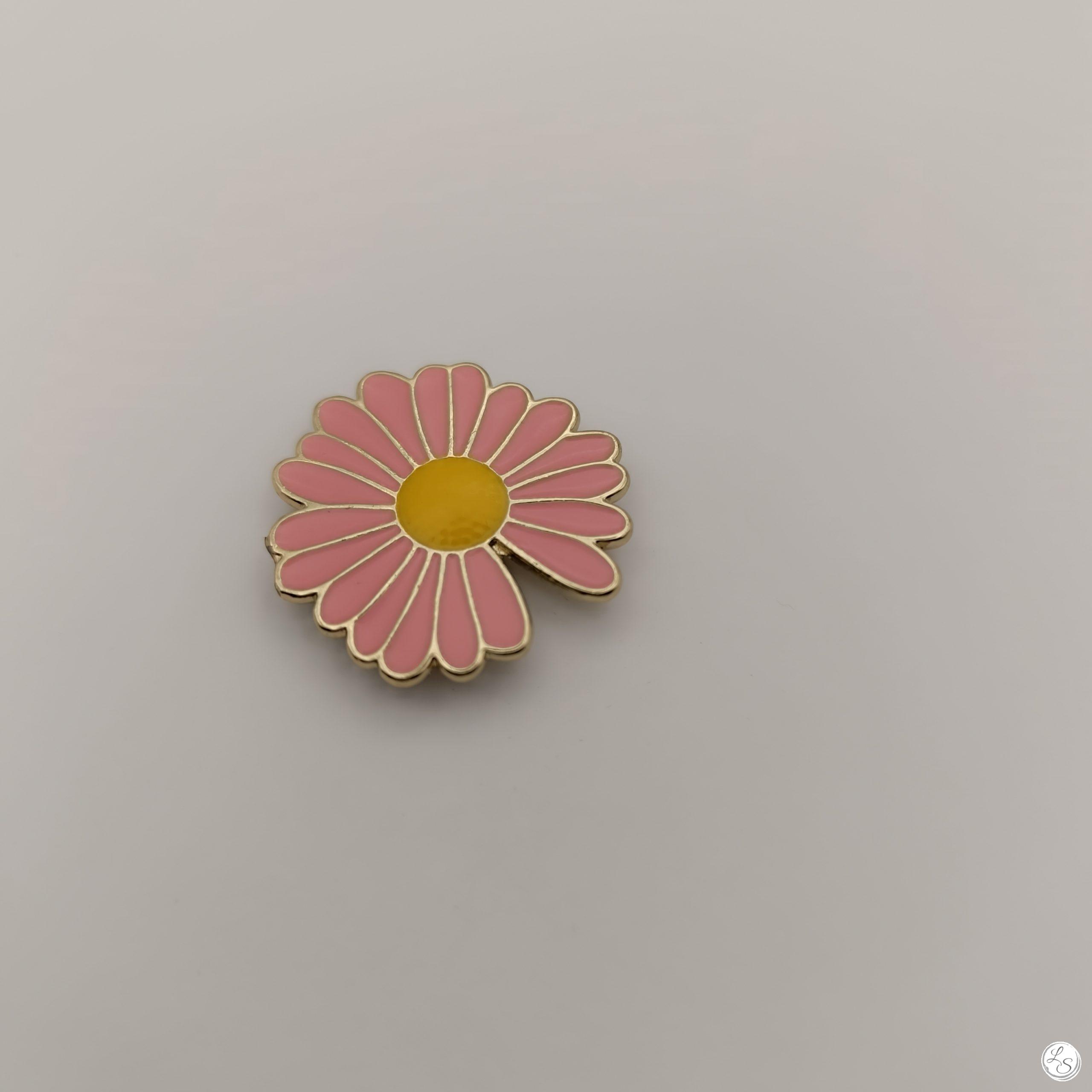 Broche aimantée "Marguerite émaillée rose" – Image 3