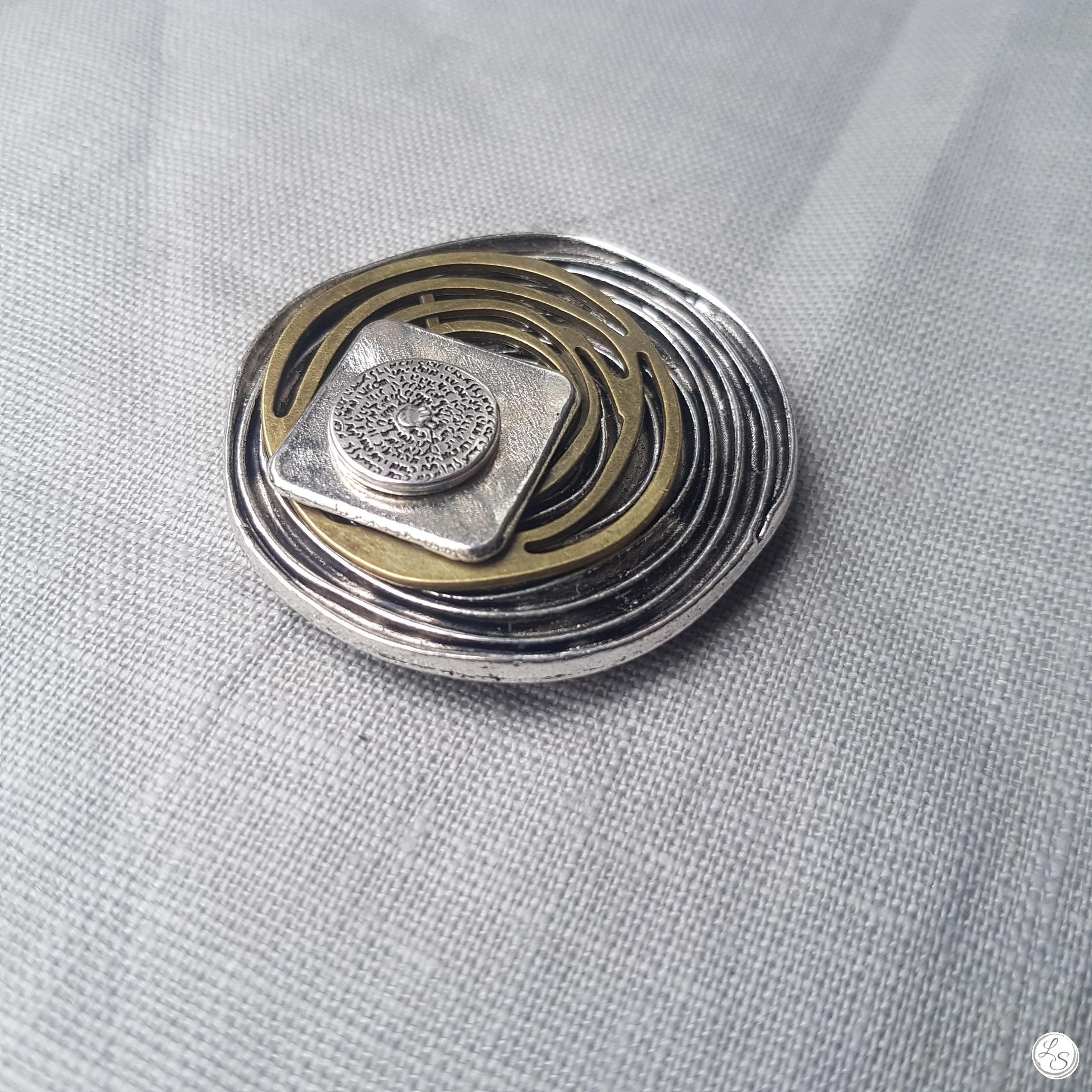 Broche aimantée "Tourbillon argenté, bronze et son carré argenté" – Image 3