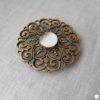 Broche aimantée "Médaillon ajouré cœur bronze nacre"