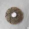 Broche aimantée "Médaillon ajouré cœur bronze nacre" – Image 2