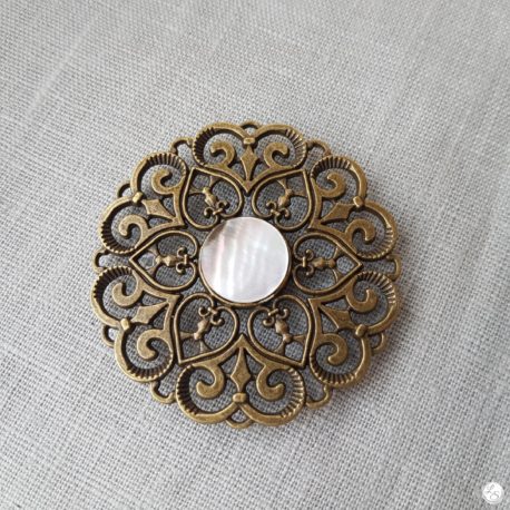 Broche aimantée "Médaillon ajouré cœur bronze nacre" – Image 2