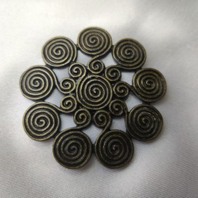 Broche aimantée "Grand médaillon Triskel bronze"