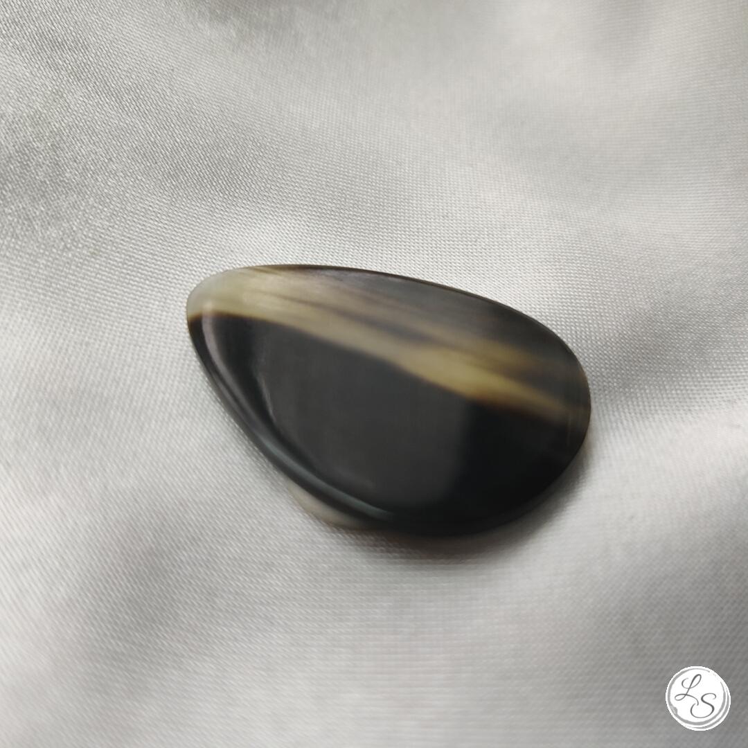 BROCHE AIMANTÉE CRÉATION UNIQUE "Médiator corne de Zébu" – Image 2