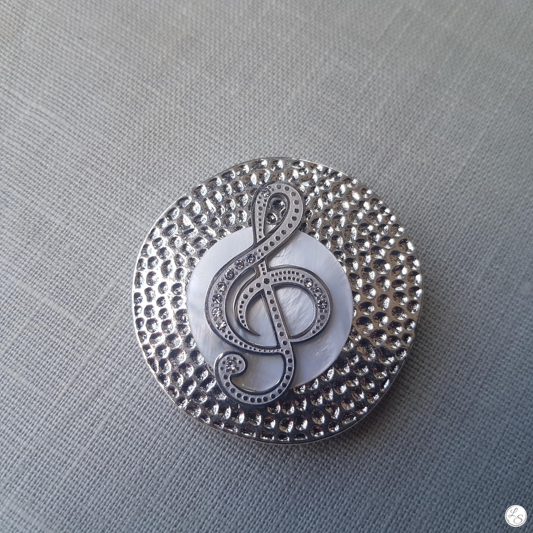 Broche aimantée "Clé de sol strass sur médaillon argenté" – Image 2