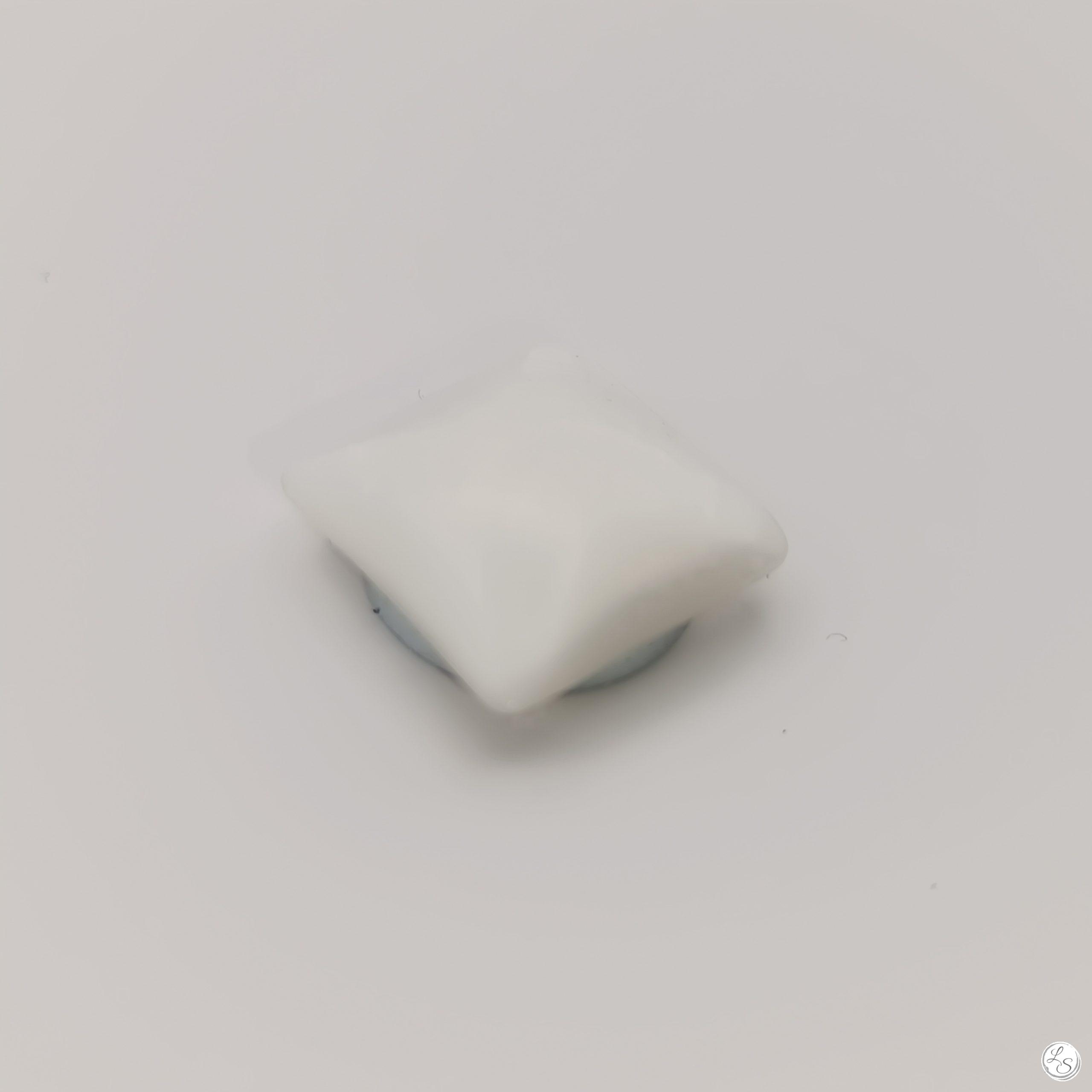 Broche aimantée "Nacre carrée"