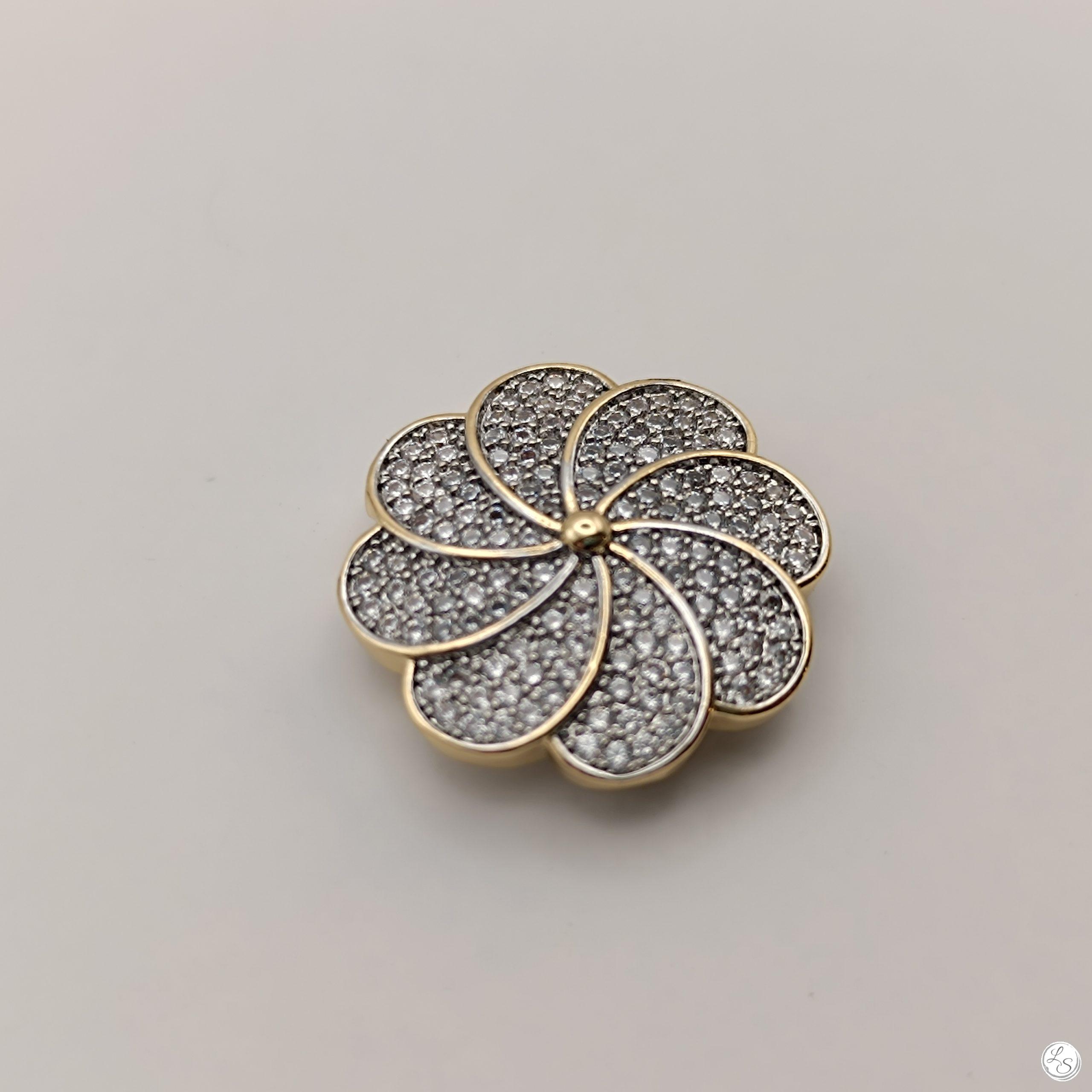 Broche aimantée "Petite fleur rosace dorée strass"