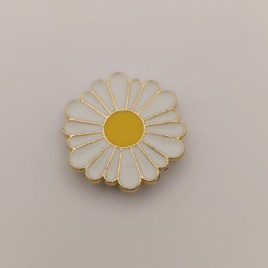 Broche aimantée "Petite Marguerite émaillée blanche"
