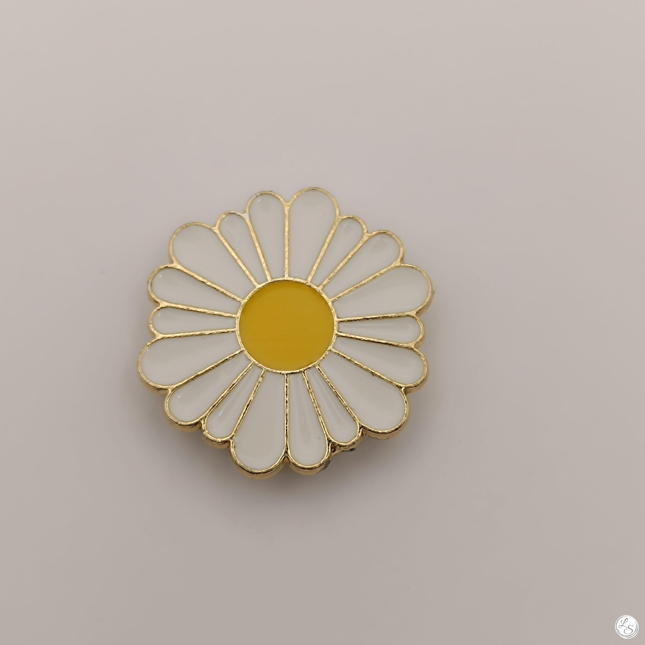Broche aimantée "Petite Marguerite émaillée blanche" – Image 2