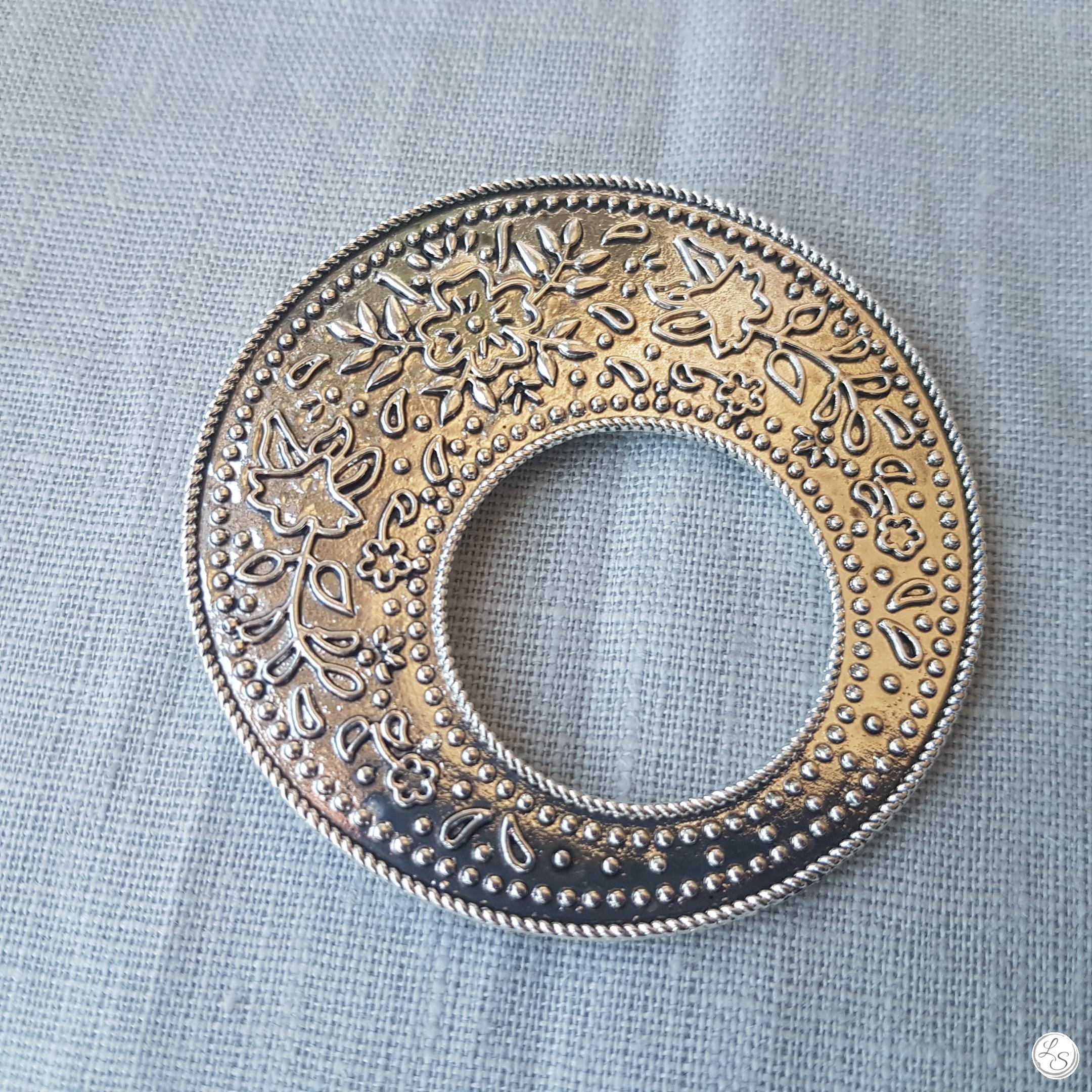 Broche aimantée "grand porte lunettes donuts"