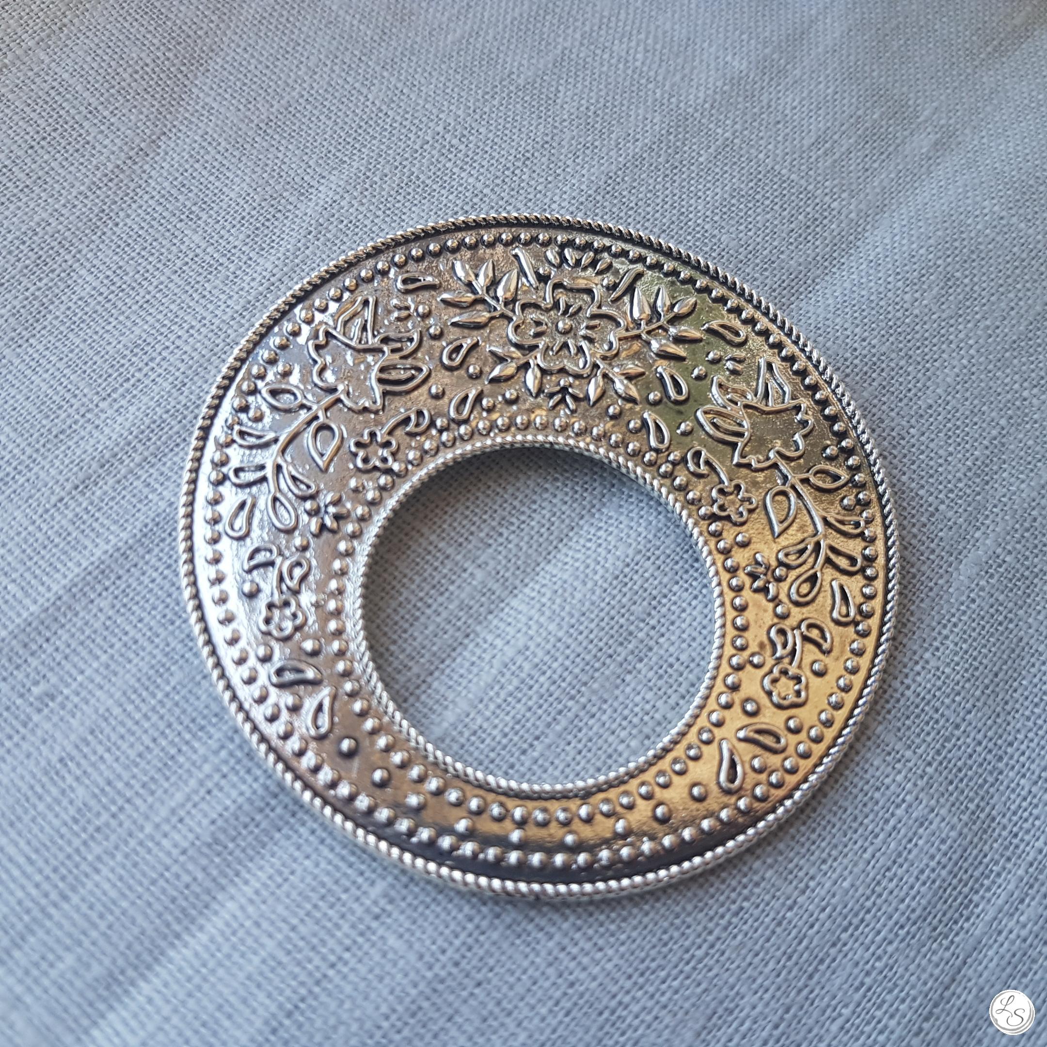 Broche aimantée "grand porte lunettes donuts" – Image 2