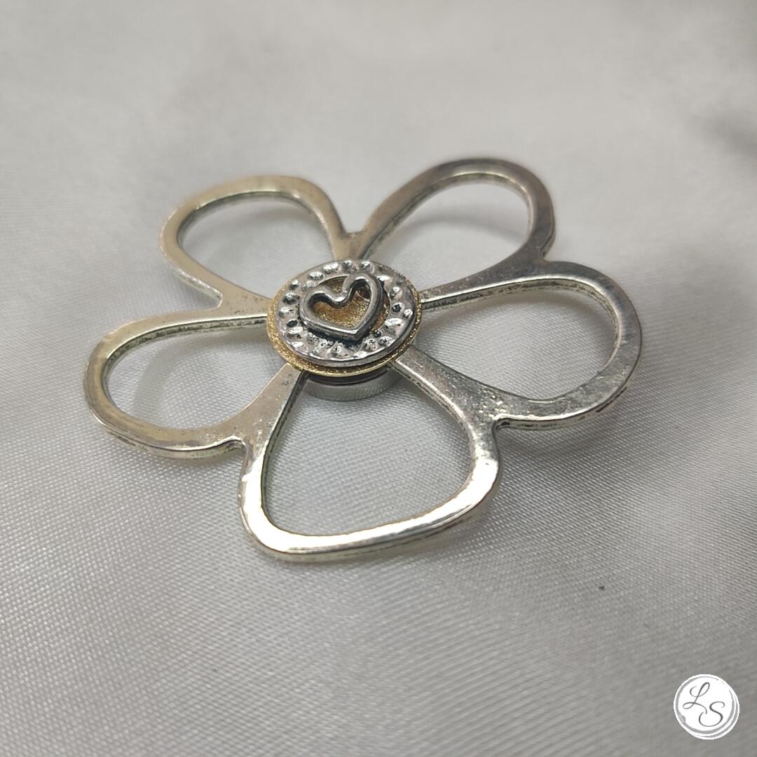 Broche aimantée "Porte lunettes fleur cœur" – Image 2