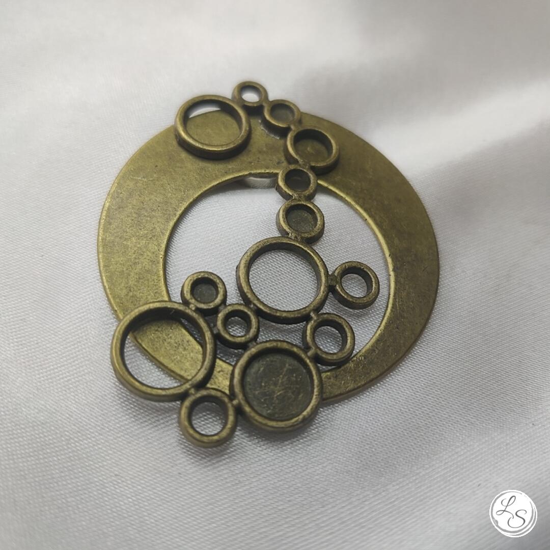 Broche aimantée "Porte lunettes bronze multi anneaux"