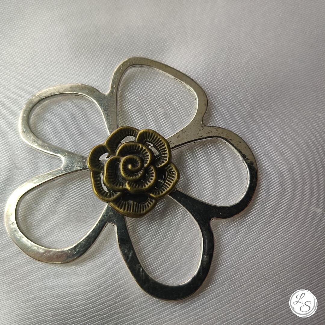 Broche aimantée "Porte lunettes fleur argentée et bronze"