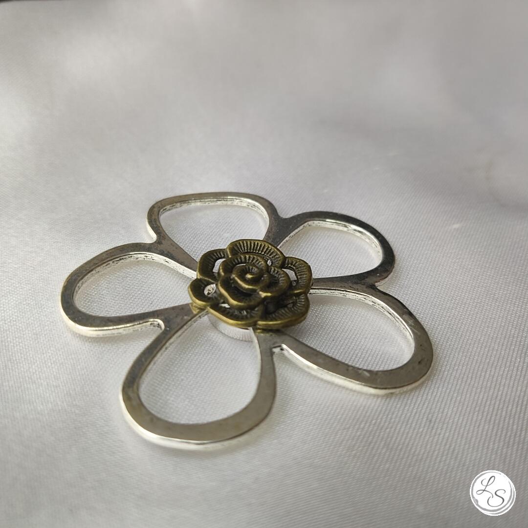 Broche aimantée "Porte lunettes fleur argentée et bronze" – Image 2