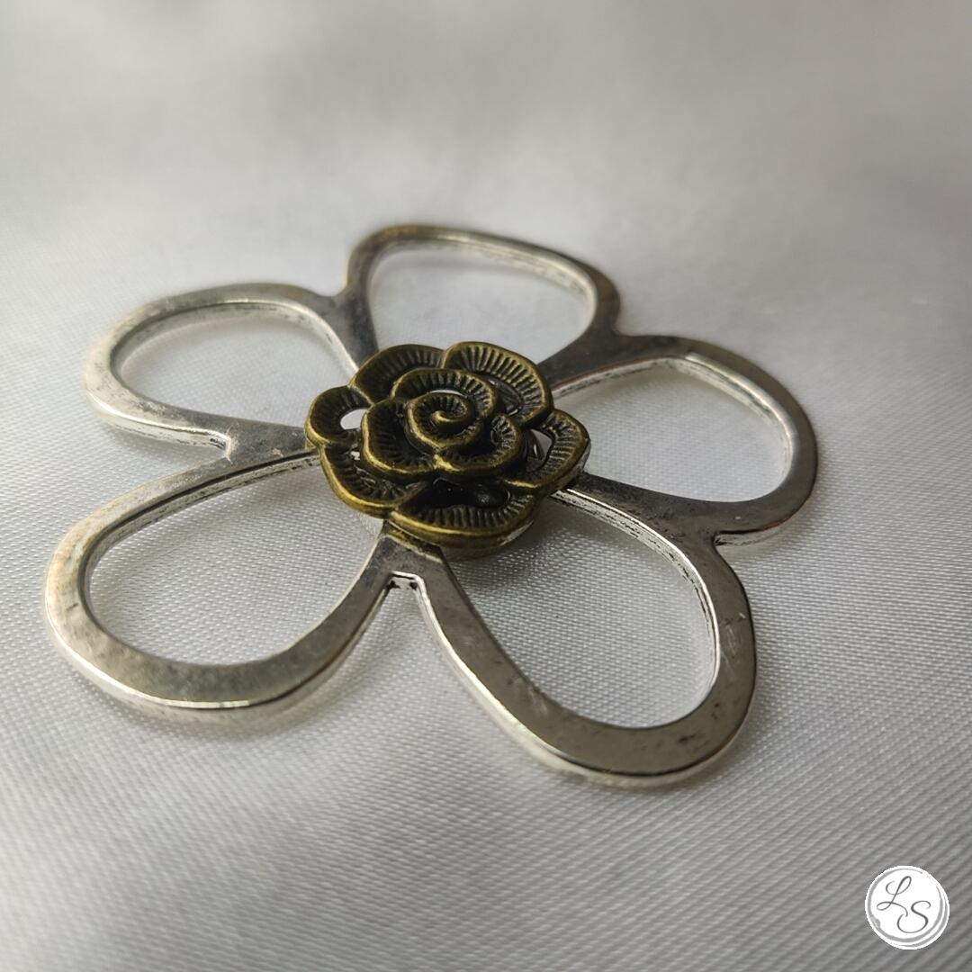 Broche aimantée "Porte lunettes fleur argentée et bronze" – Image 3