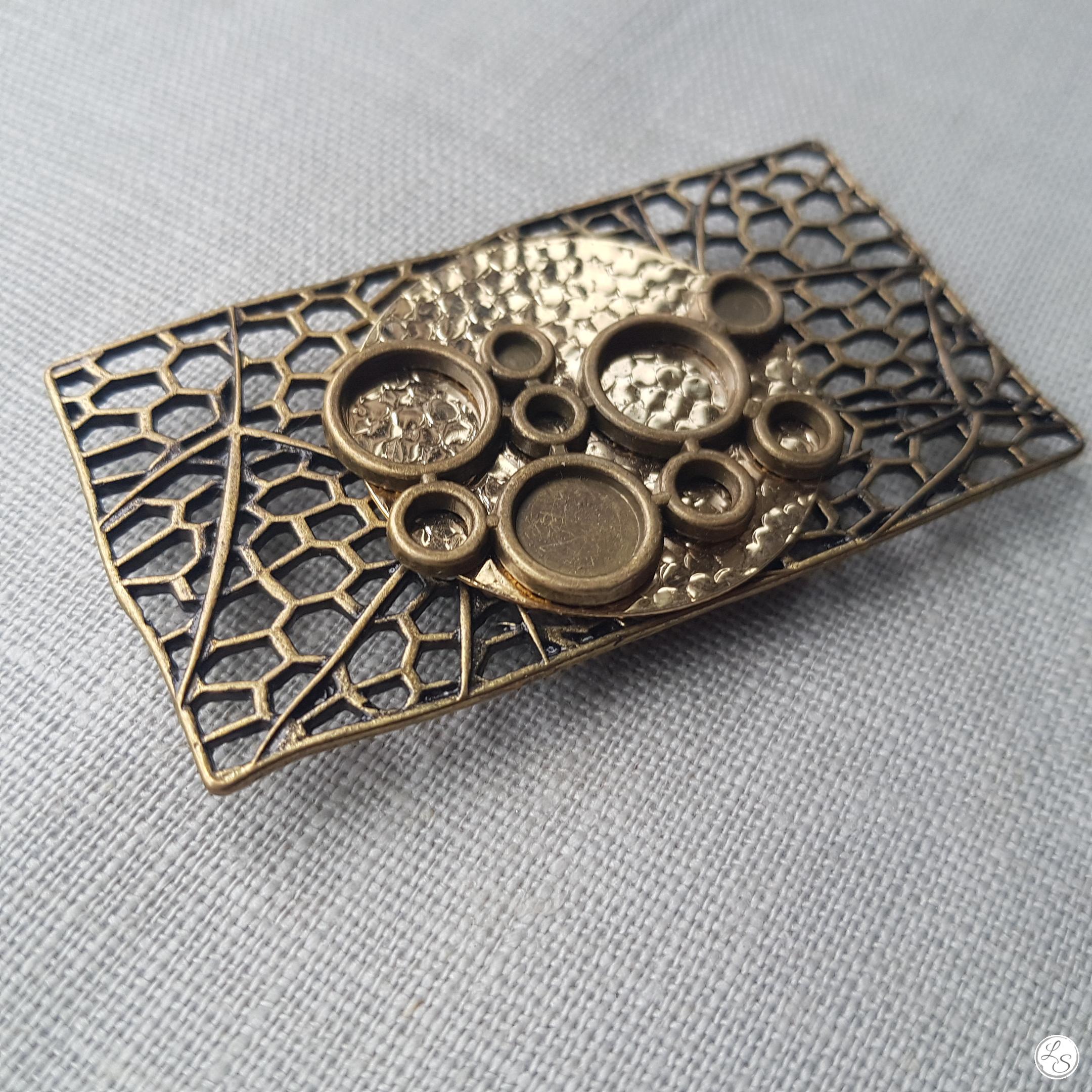 Broche aimantée "Anneaux bronze sur médaillon doré et rectangle bronze" – Image 3