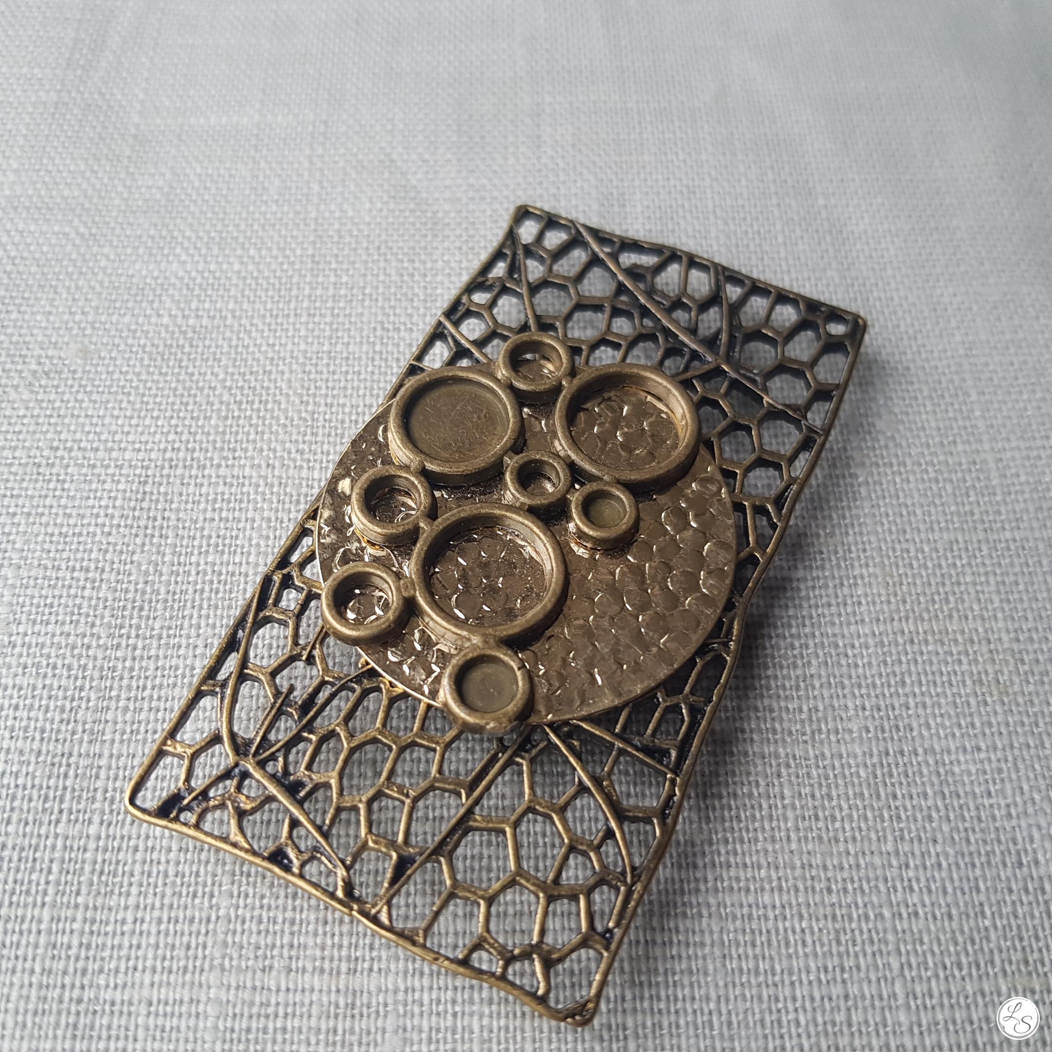 Broche aimantée "Anneaux bronze sur médaillon doré et rectangle bronze" – Image 2