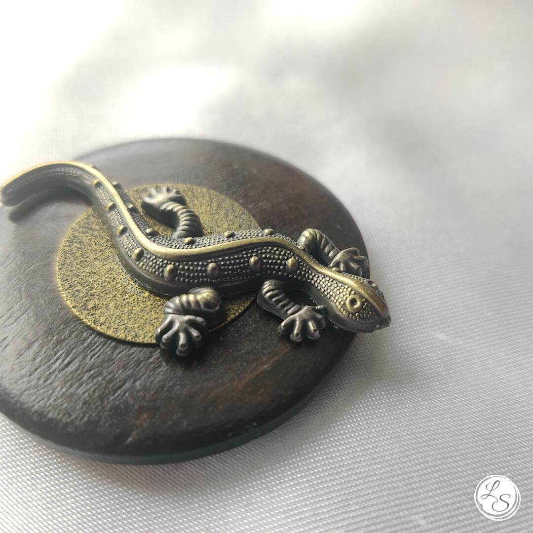 Broche aimantée "Salamandre tout bronze" – Image 3