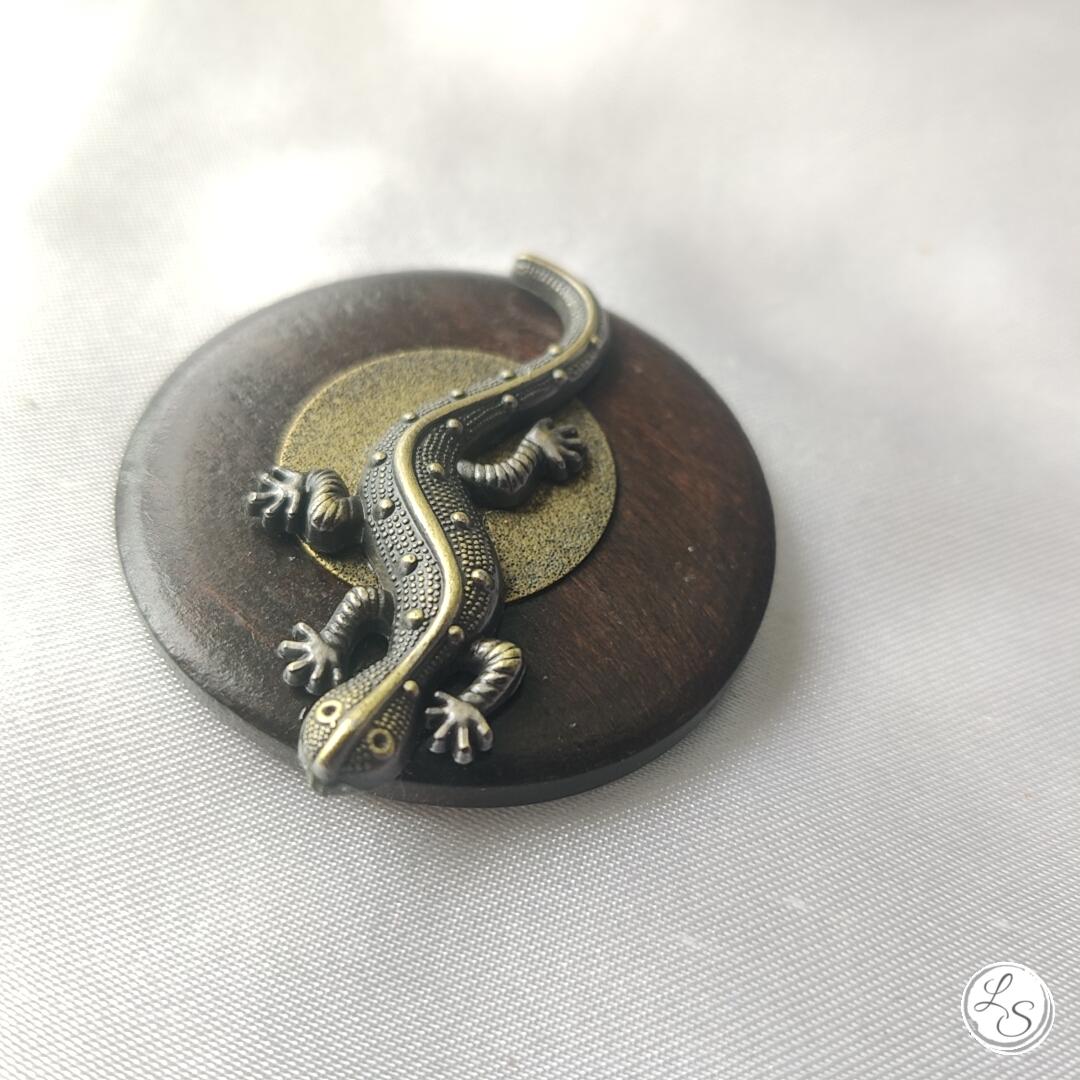 Broche aimantée "Salamandre tout bronze" – Image 2