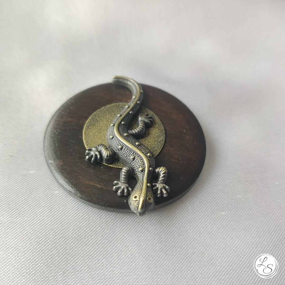Broche aimantée "Salamandre tout bronze"