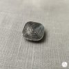 Broche aimantée "Carré spirale"